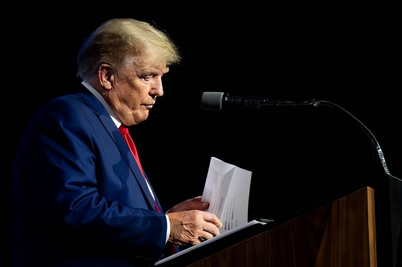 彭博，美国人买不了TRUMP，监管质疑晚宴谁能去？