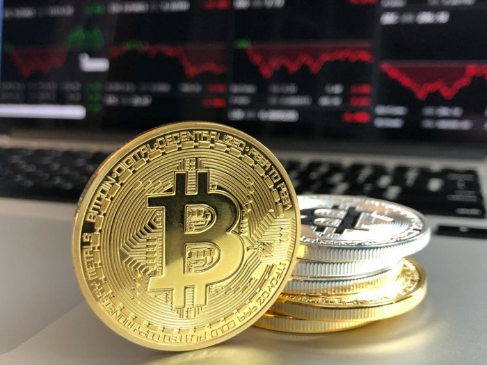 加密货币巨头辟谣与特朗普相关DeFi平台勾结指控，币安创始人怒斥抹黑运动